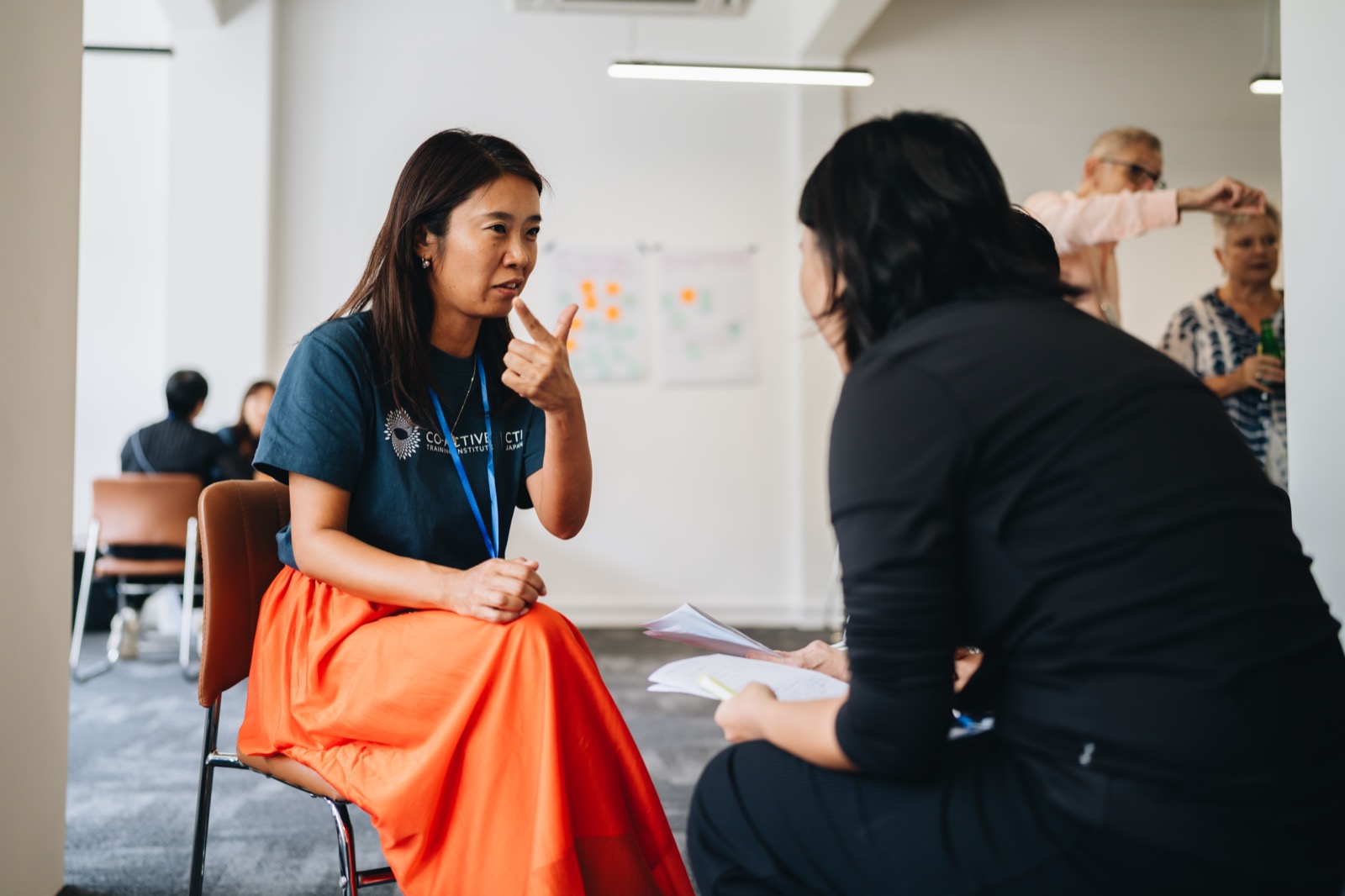A coach and leader in a one-to-one conversation